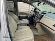 ✅ 2014 Toyota Sienna XLE • VIN: 5TDYK3DC6ES422166 • Lot: 96002275. Wystawiony na Copart z przebiegiem 200 131 mil. Bezpłatny archiwum sprzedaży aukcyjnych z USA i szczegółowy raport historii pojazdu na DreamBid. Zdjęcie 5.