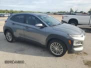 ✅ 2019 Hyundai Kona SE • VIN: KM8K12AA3KU307503 • Лот: 63345355. Опубликован ранее на Copart с пробегом 36 413 миль. Бесплатный доступ к архиву аукционных продаж из США и подробный отчёт об истории автомобиля на DreamBid. Изображение 4.