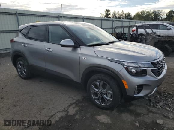 ✅ 2025 Kia Seltos LX • VIN: KNDEPCAA9S7823952 • Lot: 86480815. Wystawiony na Copart z przebiegiem 1 419 mil. Bezpłatny archiwum sprzedaży aukcyjnych z USA i szczegółowy raport historii pojazdu na DreamBid. Zdjęcie 4.