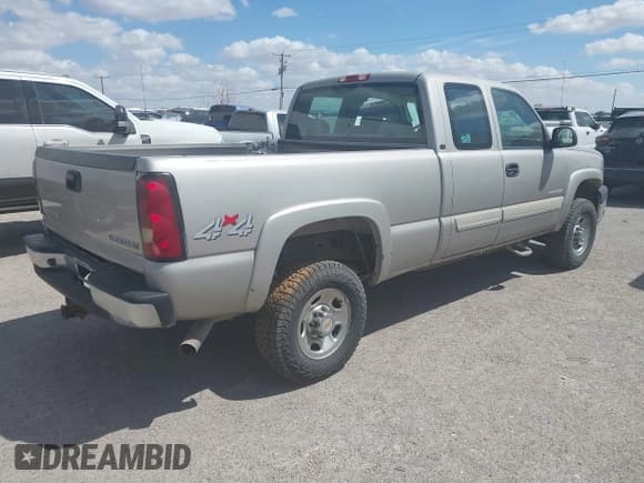 ✅ 2004 Chevrolet Silverado 2500HD LS • VIN: 1GCHK29U64E347985 • Lot: 43203803. Wystawiony na IAAI z przebiegiem 137 012 mil. Bezpłatny archiwum sprzedaży aukcyjnych z USA i szczegółowy raport historii pojazdu na DreamBid. Zdjęcie 4.