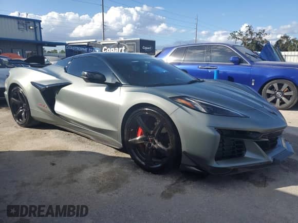 2023 Chevrolet Corvette 3LZ с VIN 1G1YF3D32P5601603, выставлен на аукционе Copart как лот 75655374 с пробегом 1 125 миль миль и На запчасти • Non repairable. История ставок и продаж доступна на DreamBid. Изображение 4.