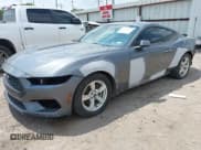 ✅ 2024 Ford Mustang EcoBoost • VIN: 1FA6P8TH0R5110977 • Lot: 42352670. Wystawiony na IAAI z przebiegiem 36 230 mil. Bezpłatny archiwum sprzedaży aukcyjnych z USA i szczegółowy raport historii pojazdu na DreamBid. Zdjęcie 2.