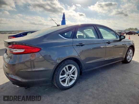 ✅ 2018 Ford Fusion SE • VIN: 3FA6P0LU8JR123976 • Lot: 93169985. Wystawiony na Copart z przebiegiem 144 015 mil. Bezpłatny archiwum sprzedaży aukcyjnych z USA i szczegółowy raport historii pojazdu na DreamBid. Zdjęcie 3.
