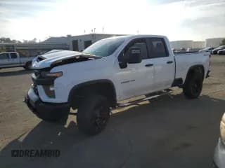 ✅ 2021 Chevrolet Silverado 2500HD Work Truck • VIN: 1GC5YLE70MF104822 • Лот: 84339624. Опубликован ранее на Copart с пробегом 80 484 миль. Бесплатный доступ к архиву аукционных продаж из США и подробный отчёт об истории автомобиля на DreamBid. Изображение 1.