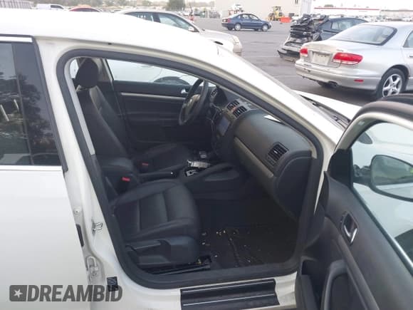 ✅ 2006 Volkswagen Jetta 2.5L • VIN: 3VWRG71KX6M767675 • Лот: 42853315. Опубликован ранее на IAAI с пробегом 116 023 миль. Бесплатный доступ к архиву аукционных продаж из США и подробный отчёт об истории автомобиля на DreamBid. Изображение 5.