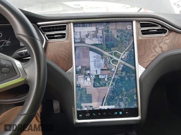 ✅ 2017 Tesla Model S 100D • VIN: 5YJSA1E28HF188981 • Lot: 42010115. Wystawiony na IAAI z przebiegiem 76 327 mil. Bezpłatny archiwum sprzedaży aukcyjnych z USA i szczegółowy raport historii pojazdu na DreamBid. Zdjęcie 18.