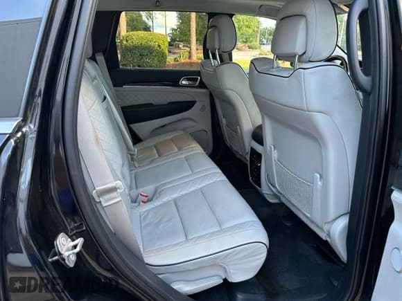 ✅ 2018 Jeep Grand Cherokee Summit • VIN: 1C4RJFJG4JC218011 • Lot: 91515965. Listed on Copart with 140,761 mi. Free auction sales archive from the USA and detailed vehicle history report at DreamBid. Image 6.