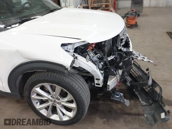 ✅ 2022 Ford Explorer Platinum • VIN: 1FM5K8HW7NNA10389 • Lot: 43598051. Wystawiony na IAAI z przebiegiem 53 841 mil. Bezpłatny archiwum sprzedaży aukcyjnych z USA i szczegółowy raport historii pojazdu na DreamBid. Zdjęcie 18.