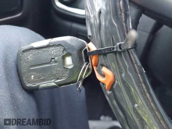 ✅ 2019 Chevrolet Silverado 1500 LT • VIN: 1GCUYDED3KZ221412 • Lot: 40814033. Wystawiony na IAAI z przebiegiem 150 547 mil. Bezpłatny archiwum sprzedaży aukcyjnych z USA i szczegółowy raport historii pojazdu na DreamBid. Zdjęcie 11.