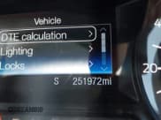 ✅ 2018 Ford Explorer • VIN: 1FM5K7B85JGB55613 • Lot: 42537143. Wystawiony na IAAI z przebiegiem 251 972 mil. Bezpłatny archiwum sprzedaży aukcyjnych z USA i szczegółowy raport historii pojazdu na DreamBid. Zdjęcie 16.