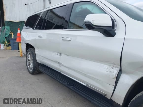 ✅ 2023 Cadillac Escalade ESV 4WD Premium Luxury • VIN: 1GYS4KKL3PR114963 • Lot: 43682968. Wystawiony na IAAI z przebiegiem 32 759 mil. Bezpłatny archiwum sprzedaży aukcyjnych z USA i szczegółowy raport historii pojazdu na DreamBid. Zdjęcie 17.