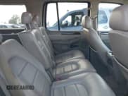 ✅ 2005 Ford Explorer • VIN: 1FMZU65K65ZA04433 • Lot: 38826884. Wystawiony na IAAI z przebiegiem 157 221 mil. Bezpłatny archiwum sprzedaży aukcyjnych z USA i szczegółowy raport historii pojazdu na DreamBid. Zdjęcie 8.