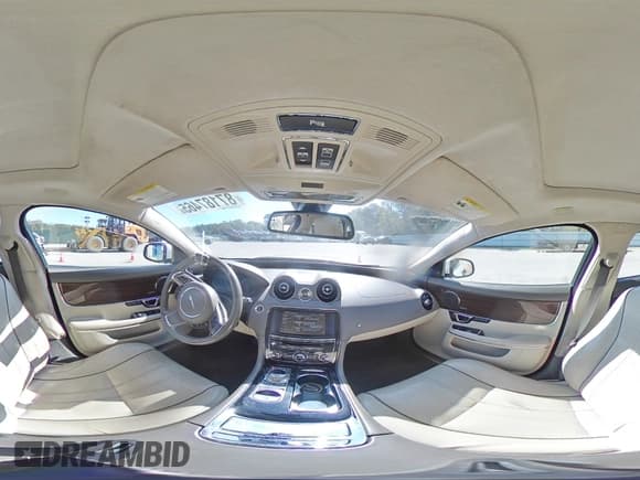 ✅ 2015 Jaguar XJ Portfolio • VIN: SAJWA2GZ8F8V82903 • Lot: 87187465. Wystawiony na Copart z przebiegiem 129 348 mil. Bezpłatny archiwum sprzedaży aukcyjnych z USA i szczegółowy raport historii pojazdu na DreamBid. Zdjęcie 14.