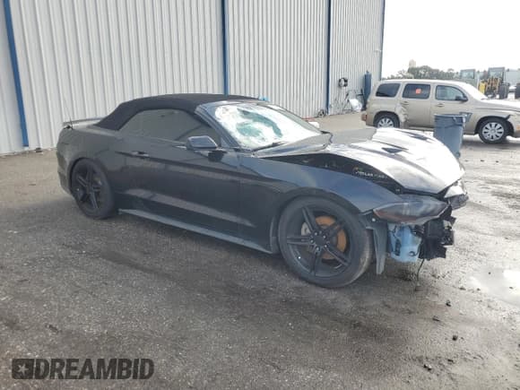 ✅ 2018 Ford Mustang EcoBoost Premium • VIN: 1FATP8UH5J5117767 • Lot: 82194015. Wystawiony na Copart z przebiegiem 90 912 mil. Bezpłatny archiwum sprzedaży aukcyjnych z USA i szczegółowy raport historii pojazdu na DreamBid. Zdjęcie 4.