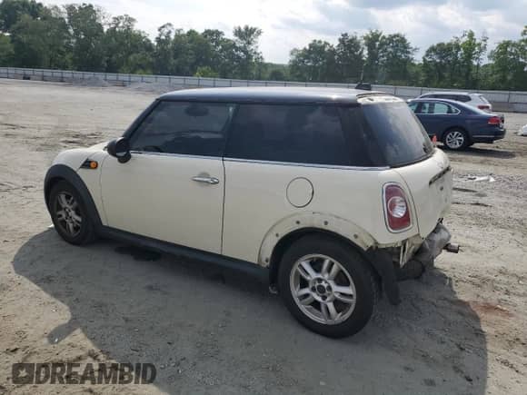 2013 MINI Hardtop с VIN WMWSU3C57DT681944, выставлен на аукционе Copart как лот 60126245 с пробегом 118 319 миль миль и Списание • Salvage title. История ставок и продаж доступна на DreamBid. Изображение 2.