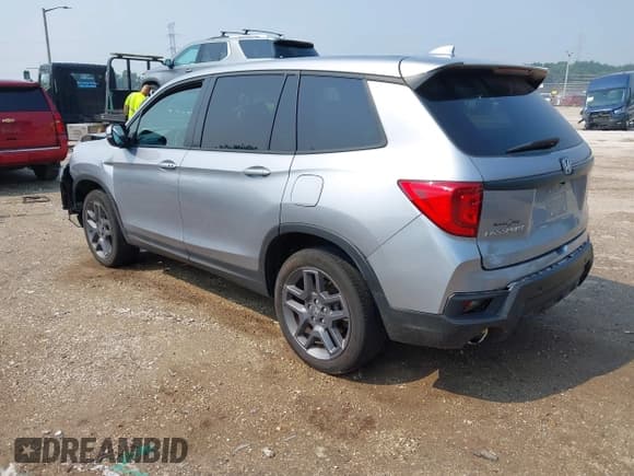✅ 2023 Honda Passport EX-L • VIN: 5FNYF8H50PB019594 • Lot: 42882366. Listed on IAAI with 26,120 mi. Free auction sales archive from the USA and detailed vehicle history report at DreamBid. Image 3.