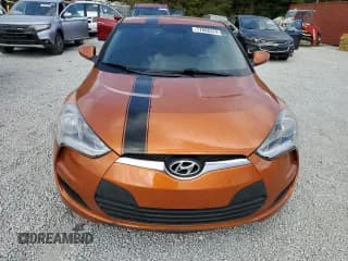 ✅ 2016 Hyundai Veloster • VIN: KMHTC6AD6GU299730 • Lot: 77888374. Wystawiony na Copart z przebiegiem 95 440 mil. Bezpłatny archiwum sprzedaży aukcyjnych z USA i szczegółowy raport historii pojazdu na DreamBid. Zdjęcie 5.