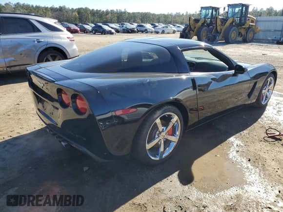 2010 Chevrolet Corvette 1LT z VIN 1G1YE2DW5A5101384, wystawiony jako Copart lot #81388913 z przebiegiem 25 269 mil mil oraz Szkoda całkowita • Salvage title. Historia ofert i sprzedaży dostępna na DreamBid. Obrazek 3.