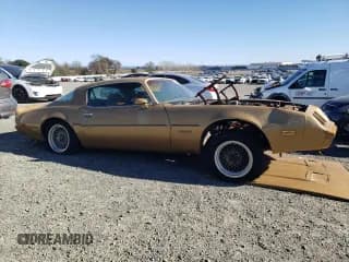 ✅ 1981 Pontiac Firebird • VIN: 1G2AV87W4BL126107 • Lot: 87655375. Wystawiony na Copart z przebiegiem 619 341 mil. Bezpłatny archiwum sprzedaży aukcyjnych z USA i szczegółowy raport historii pojazdu na DreamBid. Zdjęcie 4.