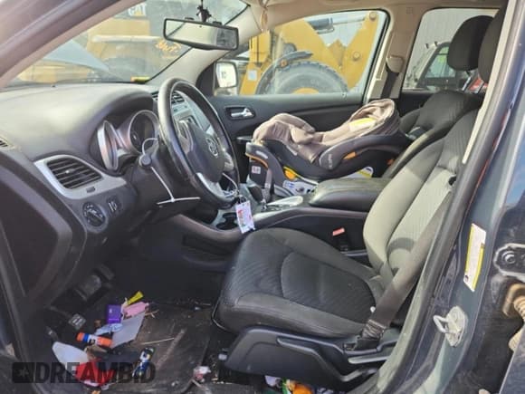 ✅ 2017 Dodge Journey Crossroad Plus • VIN: 3C4PDCGB5HT581778 • Lot: 92631995. Listed on Copart with 136,800 mi. Free auction sales archive from the USA and detailed vehicle history report at DreamBid. Image 7.