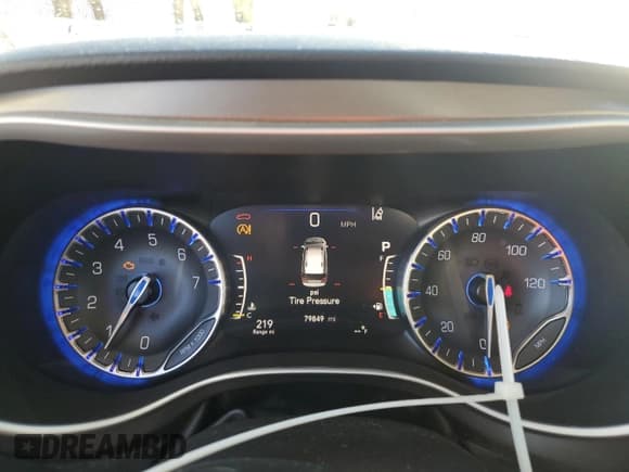 ✅ 2020 Chrysler Pacifica Touring L • VIN: 2C4RC1BG4LR103012 • Lot: 91020155. Wystawiony na Copart z przebiegiem 79 849 mil. Bezpłatny archiwum sprzedaży aukcyjnych z USA i szczegółowy raport historii pojazdu na DreamBid. Zdjęcie 9.