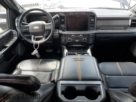 ✅ 2023 Ford F-350 XL • VIN: 1FT8W3BM0PED96768 • Lot: 58496885. Wystawiony na Copart z przebiegiem 55 376 mil. Bezpłatny archiwum sprzedaży aukcyjnych z USA i szczegółowy raport historii pojazdu na DreamBid. Zdjęcie 8.