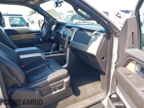 ✅ 2011 Ford F-150 Lariat • VIN: 1FTFW1E62BFA52726 • Lot: 42287559. Wystawiony na IAAI z przebiegiem 185 448 mil. Bezpłatny archiwum sprzedaży aukcyjnych z USA i szczegółowy raport historii pojazdu na DreamBid. Zdjęcie 5.