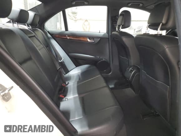 ✅ 2011 Mercedes-Benz C 300 Sport • VIN: WDDGF5EB6BR174597 • Lot: 93367495. Wystawiony na Copart z przebiegiem 159 988 mil. Bezpłatny archiwum sprzedaży aukcyjnych z USA i szczegółowy raport historii pojazdu na DreamBid. Zdjęcie 10.