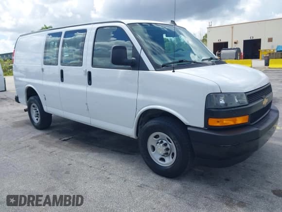 ✅ 2022 Chevrolet Express Cargo • VIN: 1GCWGAFP8N1259529 • Lot: 42707939. Wystawiony na IAAI z przebiegiem 47 935 mil. Bezpłatny archiwum sprzedaży aukcyjnych z USA i szczegółowy raport historii pojazdu na DreamBid. Zdjęcie 1.