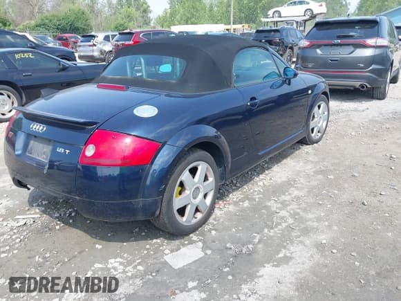 ✅ 2002 Audi TT • VIN: TRUUT28N721004019 • Lot: 42729533. Listed on IAAI with 19,633 mi. Free auction sales archive from the USA and detailed vehicle history report at DreamBid. Image 4.
