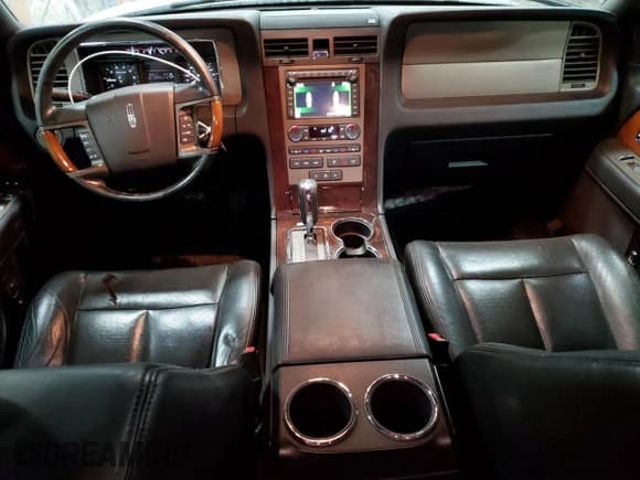 ✅ 2011 Lincoln Navigator • VIN: 5LMJJ2J53BEJ10322 • Lot: 58167925. Listed on Copart with 165,975 mi. Free auction sales archive from the USA and detailed vehicle history report at DreamBid. Image 8.