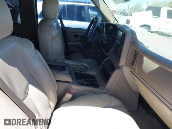 ✅ 2005 Chevrolet Suburban LS • VIN: 1GNEC16Z85J160936 • Lot: 42489614. Listed on IAAI with 240,888 mi. Free auction sales archive from the USA and detailed vehicle history report at DreamBid. Image 5.