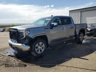 ✅ 2025 GMC Sierra 1500 SLT • VIN: 3GTPHDED0SG189404 • Лот: 58559725. Опубликован ранее на Copart с пробегом 5 734 миль. Бесплатный доступ к архиву аукционных продаж из США и подробный отчёт об истории автомобиля на DreamBid. Изображение 1.