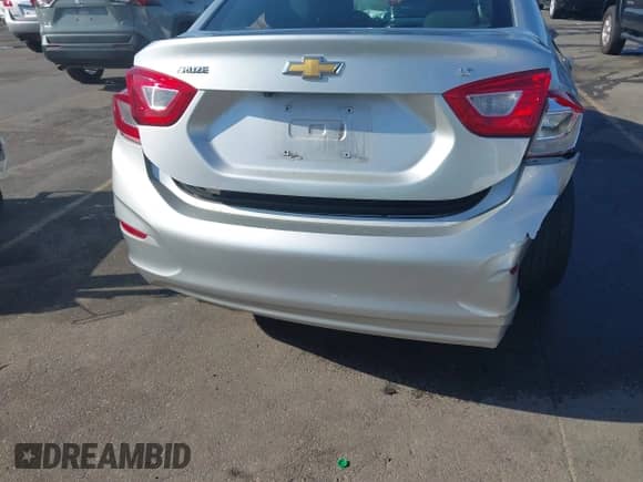 2016 Chevrolet Cruze LT z VIN 1G1BE5SM6G7266382, wystawiony jako IAAI lot #43297841 z przebiegiem 182 239 mil mil oraz . Historia ofert i sprzedaży dostępna na DreamBid. Obrazek 6.