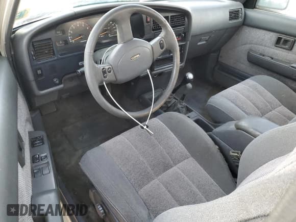 ✅ 1990 Toyota Pickup SR5 • VIN: JT4VN13G4L0016051 • Лот: 82450995. Опубликован ранее на Copart с пробегом 208 874 миль. Бесплатный доступ к архиву аукционных продаж из США и подробный отчёт об истории автомобиля на DreamBid. Изображение 8.