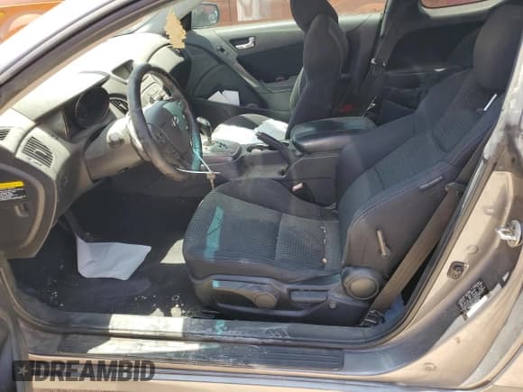 ✅ 2012 Hyundai Genesis Coupe 2.0T • VIN: KMHHT6KD1CU073724 • Lot: 56717155. Wystawiony na Copart z przebiegiem 135 332 mil. Bezpłatny archiwum sprzedaży aukcyjnych z USA i szczegółowy raport historii pojazdu na DreamBid. Zdjęcie 7.