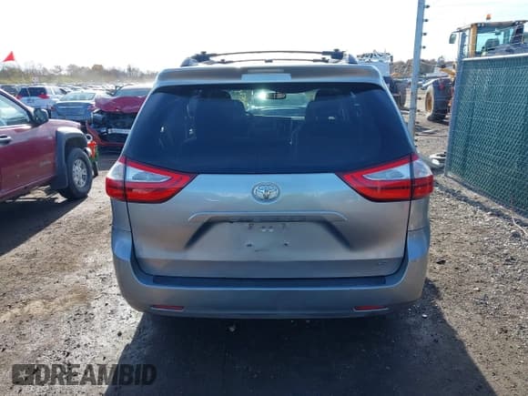 ✅ 2015 Toyota Sienna LE • VIN: 5TDKK3DCXFS612155 • Lot: 43695345. Listed on IAAI with 127,682 mi. Free auction sales archive from the USA and detailed vehicle history report at DreamBid. Image 16.