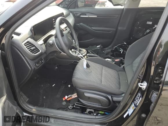 ✅ 2024 Kia Seltos LX • VIN: KNDEPCAA6R7658467 • Lot: 66353745. Wystawiony na Copart z przebiegiem 7 896 mil. Bezpłatny archiwum sprzedaży aukcyjnych z USA i szczegółowy raport historii pojazdu na DreamBid. Zdjęcie 7.