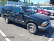 ✅ 2000 Chevrolet Blazer LT • VIN: 1GNDT13W0Y2353621 • Lot: 42053605. Wystawiony na IAAI z przebiegiem 164 160 mil. Bezpłatny archiwum sprzedaży aukcyjnych z USA i szczegółowy raport historii pojazdu na DreamBid. Zdjęcie 1.