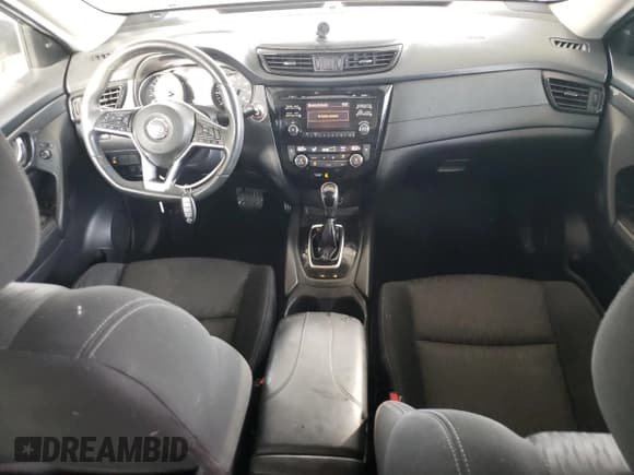 ✅ 2017 Nissan Rogue SV • VIN: KNMAT2MV6HP506755 • Lot: 71864955. Wystawiony na Copart z przebiegiem 190 454 mil. Bezpłatny archiwum sprzedaży aukcyjnych z USA i szczegółowy raport historii pojazdu na DreamBid. Zdjęcie 8.