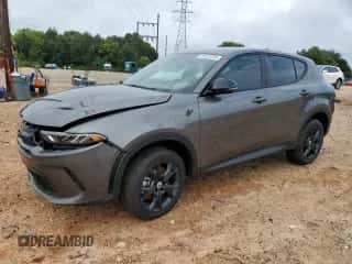 2024 Dodge Hornet GT z VIN ZACNDFAN3R3A39574, wystawiony jako Copart lot #66429995 z przebiegiem 6 372 mil mil oraz Szkoda całkowita • Salvage title. Historia ofert i sprzedaży dostępna na DreamBid. Obrazek 1.