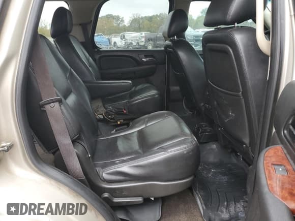 ✅ 2014 Chevrolet Tahoe LTZ • VIN: 1GNSCCE08ER106698 • Lot: 52803935. Listed on Copart with 379,720 mi. Free auction sales archive from the USA and detailed vehicle history report at DreamBid. Image 12.