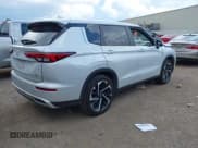 ✅ 2024 Mitsubishi Outlander SE • VIN: JA4J4VA87RZ081396 • Lot: 42973297. Listed on IAAI with 16,900 mi. Free auction sales archive from the USA and detailed vehicle history report at DreamBid. Image 4.