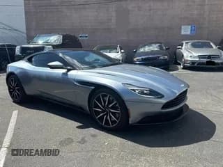 ✅ 2017 Aston Martin DB11 • VIN: SCFRMFAV9HGL00763 • Lot: 82129565. Wystawiony na Copart z przebiegiem 5 787 mil. Bezpłatny archiwum sprzedaży aukcyjnych z USA i szczegółowy raport historii pojazdu na DreamBid. Zdjęcie 1.