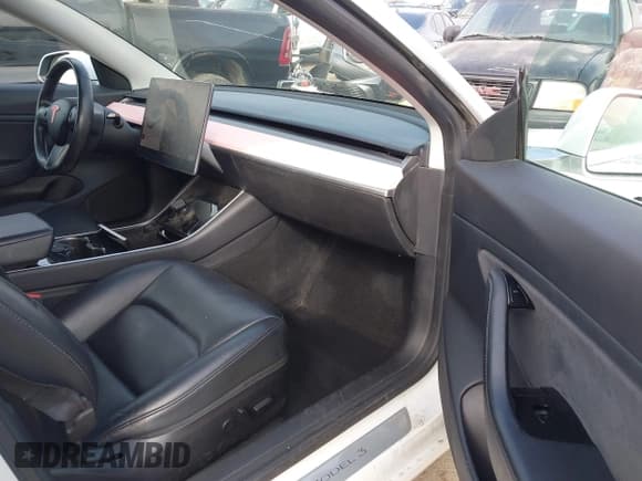 ✅ 2019 Tesla Model 3 Long Range • VIN: 5YJ3E1EB0KF422014 • Lot: 43605200. Wystawiony na IAAI z przebiegiem 125 454 mil. Bezpłatny archiwum sprzedaży aukcyjnych z USA i szczegółowy raport historii pojazdu na DreamBid. Zdjęcie 5.