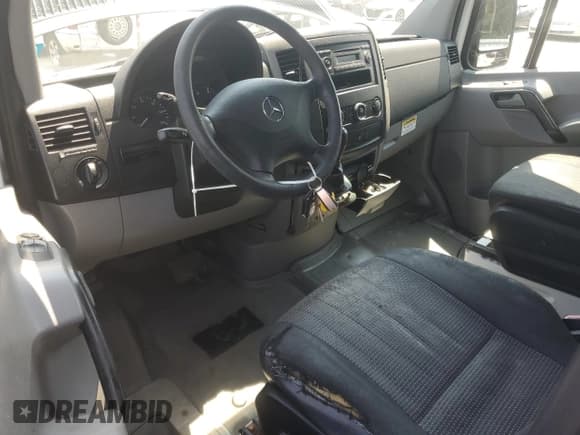 ✅ 2013 Mercedes-Benz Sprinter • VIN: WD3PF0CC7D5739436 • Лот: 64234495. Опубликован ранее на Copart с пробегом Не указан. Бесплатный доступ к архиву аукционных продаж из США и подробный отчёт об истории автомобиля на DreamBid. Изображение 8.