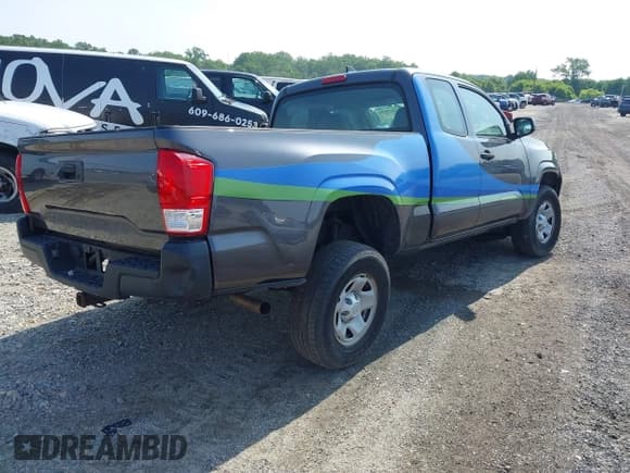 ✅ 2016 Toyota Tacoma SR • VIN: 5TFSX5EN6GX043622 • Lot: 42378253. Listed on IAAI with 194,922 mi. Free auction sales archive from the USA and detailed vehicle history report at DreamBid. Image 4.