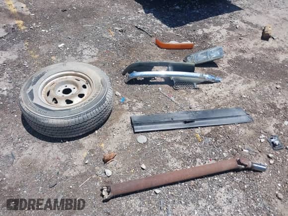 2001 Chevrolet Blazer LT z VIN 1GNDT13W512231147, wystawiony jako IAAI lot #42691365 z przebiegiem 174 171 mil mil oraz . Historia ofert i sprzedaży dostępna na DreamBid. Obrazek 12.