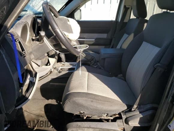 ✅ 2007 Dodge Nitro SLT • VIN: 1D8GU58K27W583315 • Lot: 91631875. Wystawiony na Copart z przebiegiem 178 854 mil. Bezpłatny archiwum sprzedaży aukcyjnych z USA i szczegółowy raport historii pojazdu na DreamBid. Zdjęcie 7.