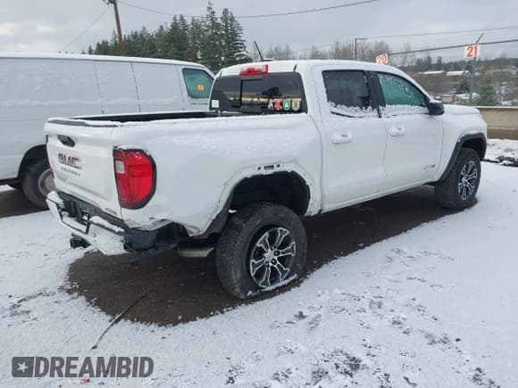 ✅ 2023 GMC Canyon 4WD AT4 • VIN: 1GTP6DEK4P1263112 • Lot: 41445424. Listed on IAAI with 27,260 mi. Free auction sales archive from the USA and detailed vehicle history report at DreamBid. Image 4.